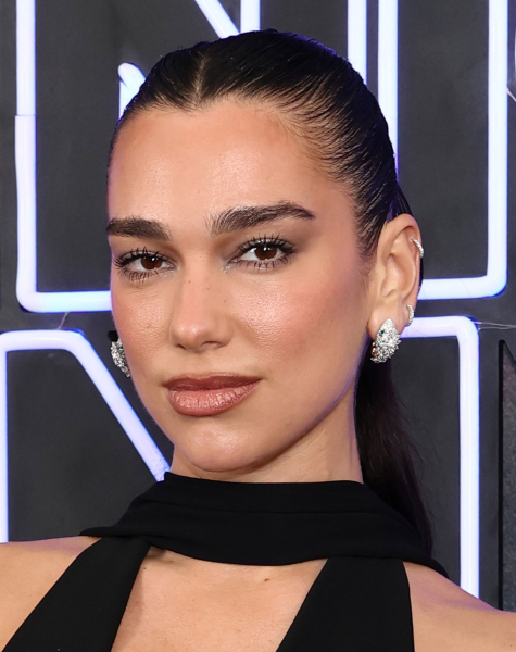 fall makeup trends 2026 sculptural lashes on dua lipa